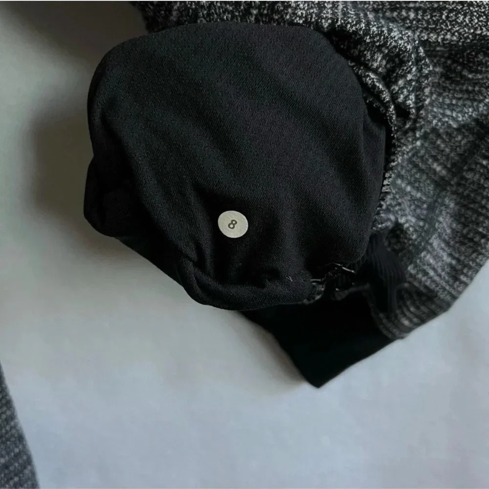 EUC Lululemon Be Present Jacket Coco Pique Black Size 8 Thumbholes Zip Closure
